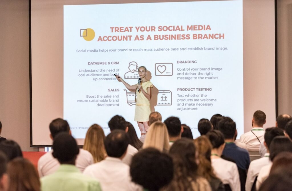 How to Select the Right Keynote Speaker When Hiring?