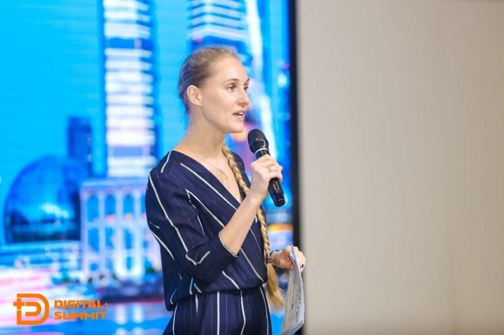 Ashley Dudarenok at Digital Summit